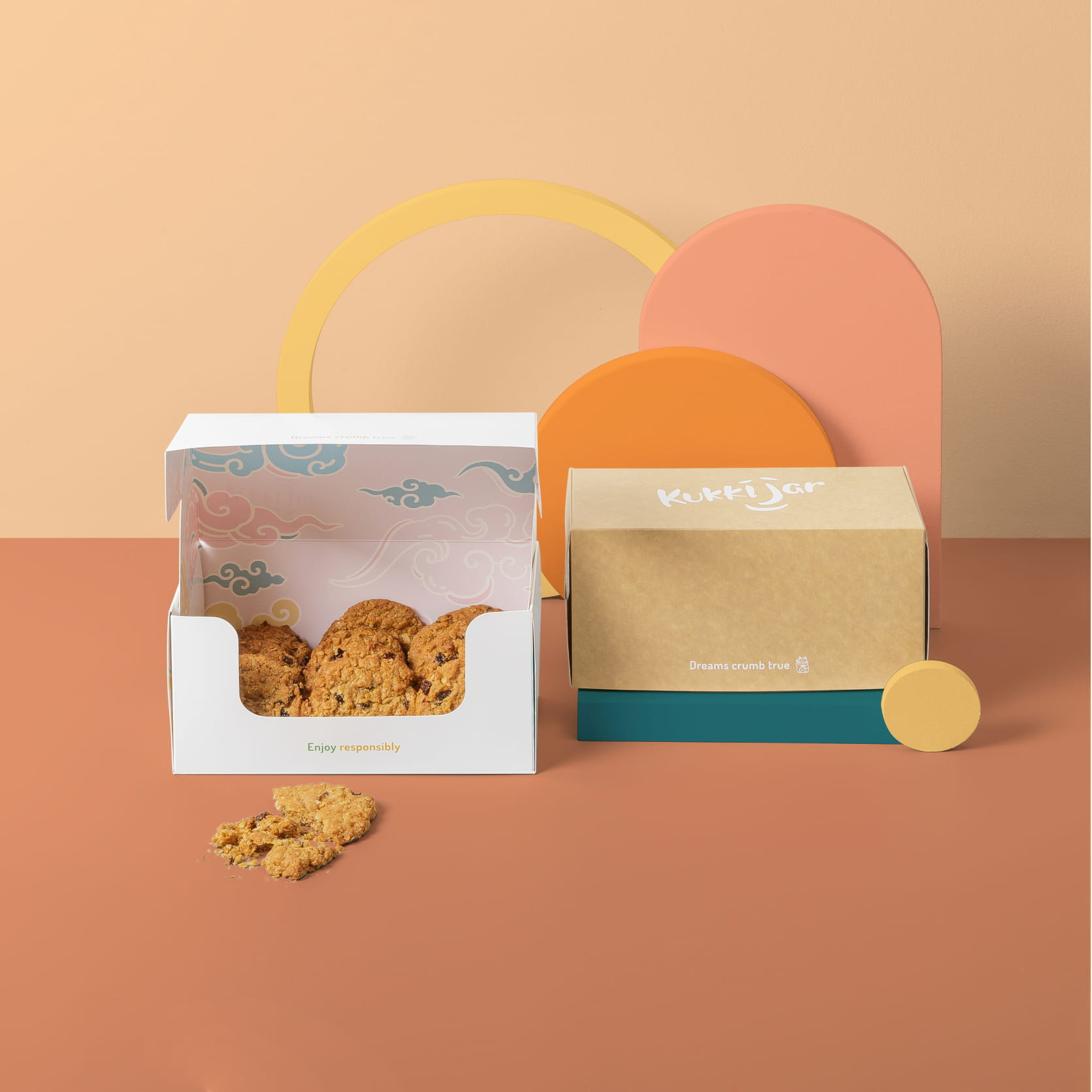 Folding carton food packaging box with cookies