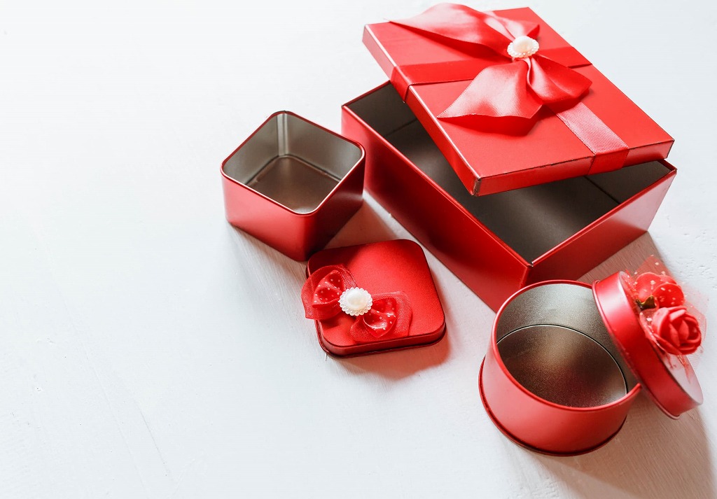 Example of tin packaging for gifts